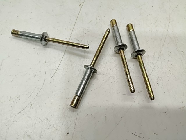 Rivet (4) - 2000 POLARIS NOS