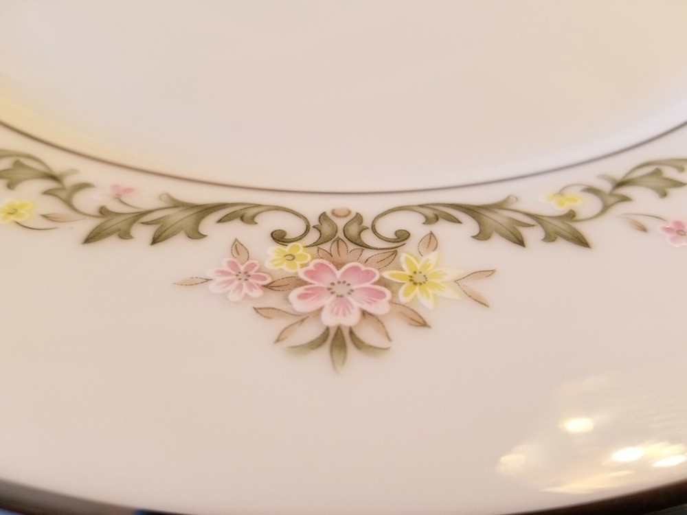 NORITAKE EARLY SPRING , Dinnerware Set , Pattern 2362 , 50 pieces Fine China