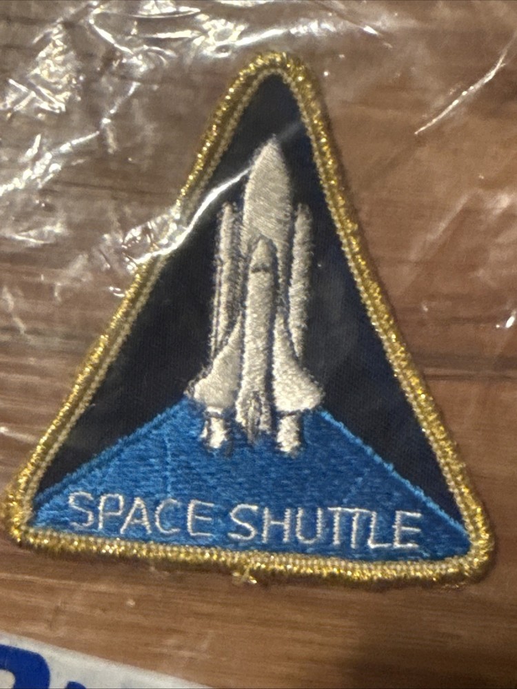 Vintage IN ORIGINAL $2.10 PACKAGE NASA SPACE SHUTTLE Patch 40a9