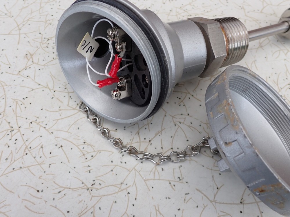 FLOAT LEVEL SENSOR - Single N/C Output -- Shaft 160mm long - Threaded Body