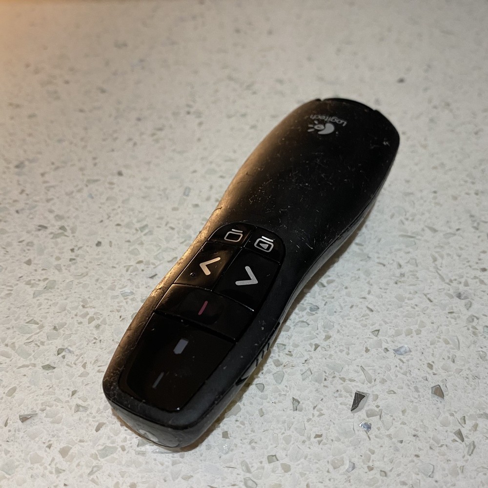 Logitech R-400 Presenter Remote Control Original Clicker Classroom Presentation