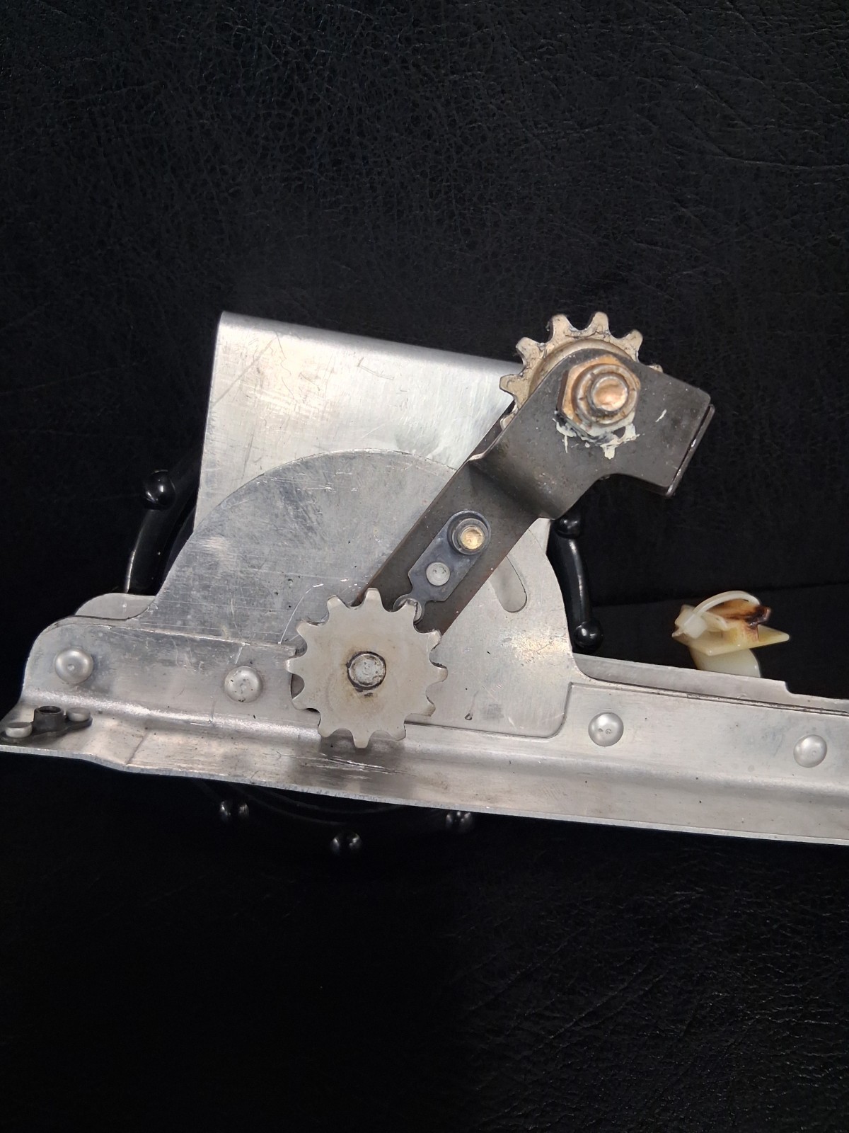 Cessna 177RG Rudder Trim Wheel w Indicator & Support PN: 1713269-6