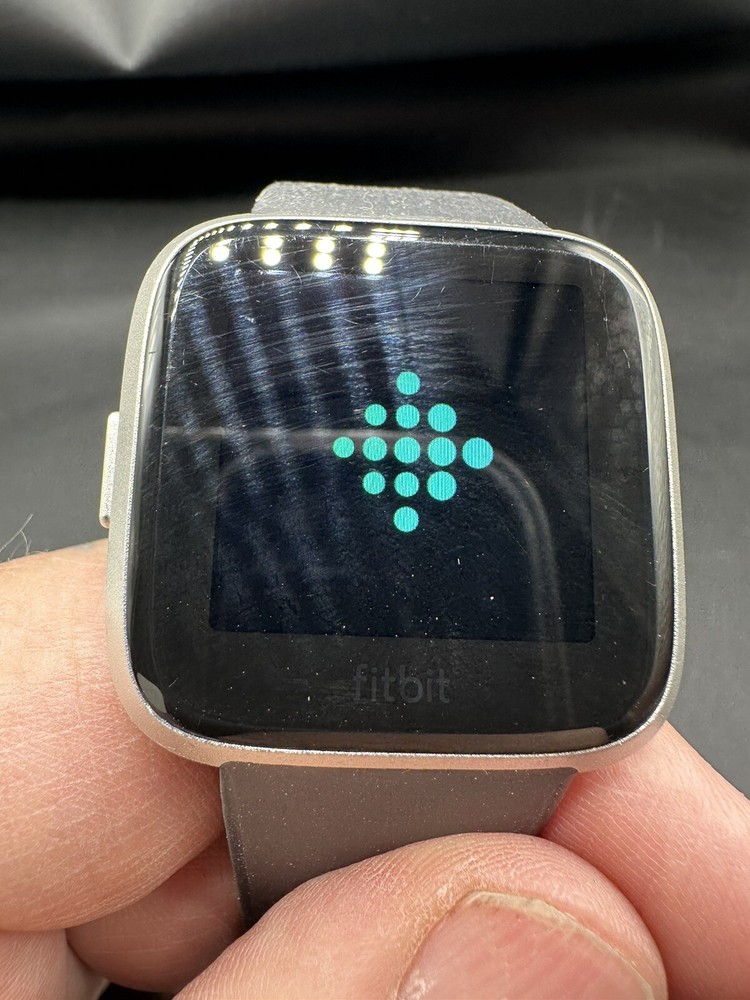 Fitbit Versa Smart Watch w/Charger Tested Working.               H