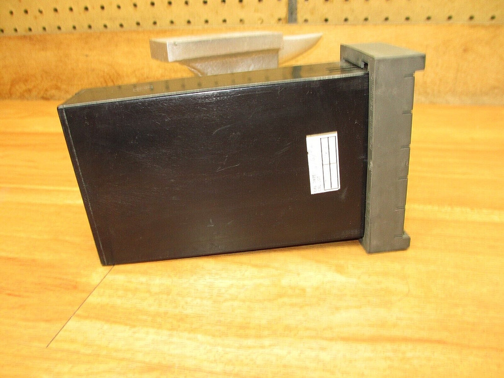 Newport Electronics INFCP-0 *USED POWERS UP* Panel Meter