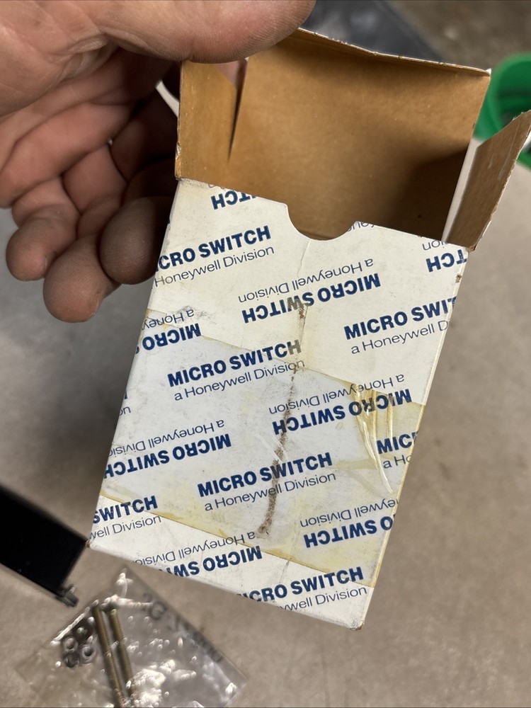 Honeywell BZE6-2RN Micro Switch