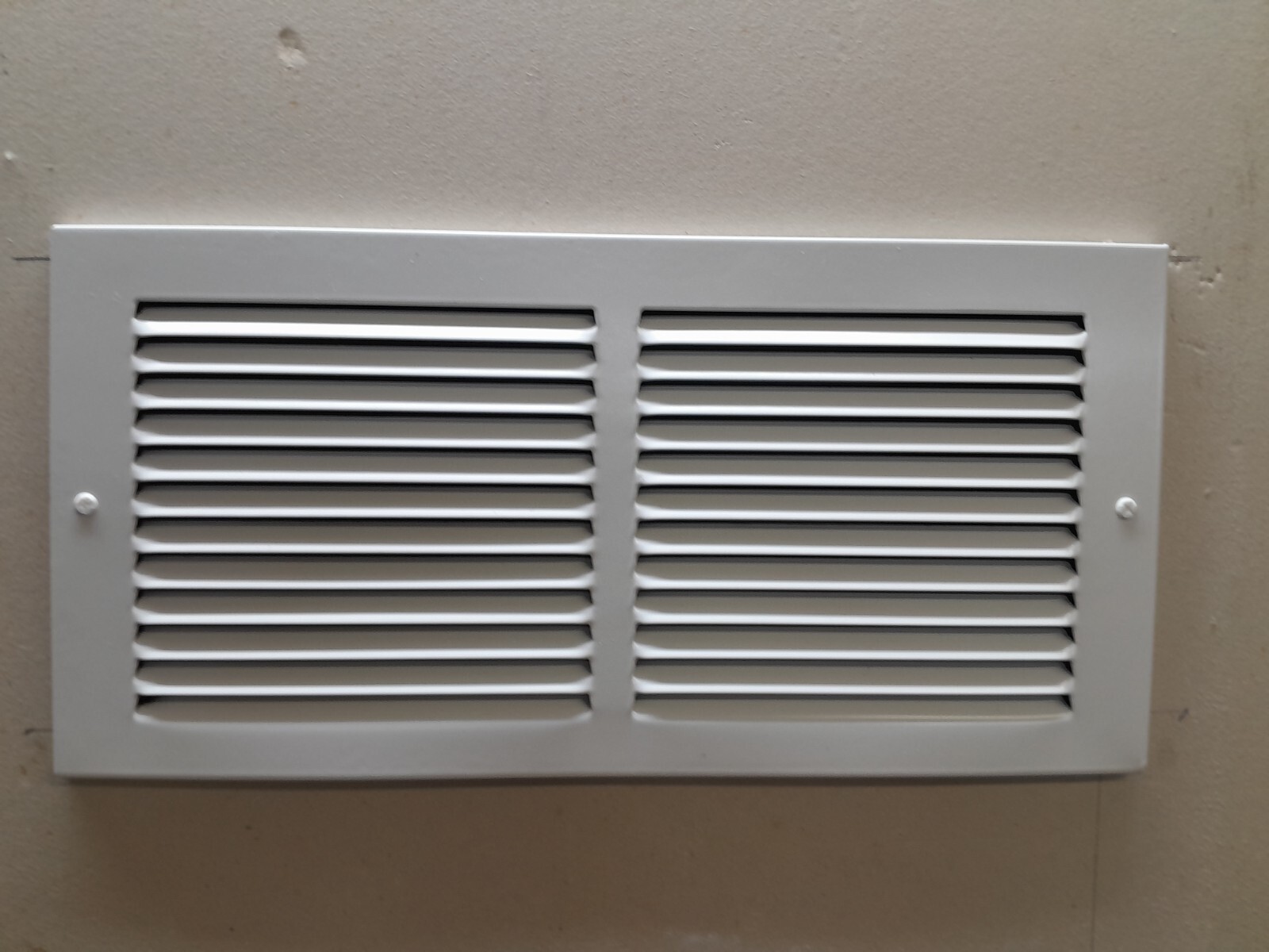 Hidden Wall Safe Air Vent Cover Secures Jewelry, Valuables, Cash guns.