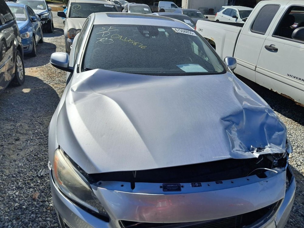 S60 2018 Glove Box 4843758