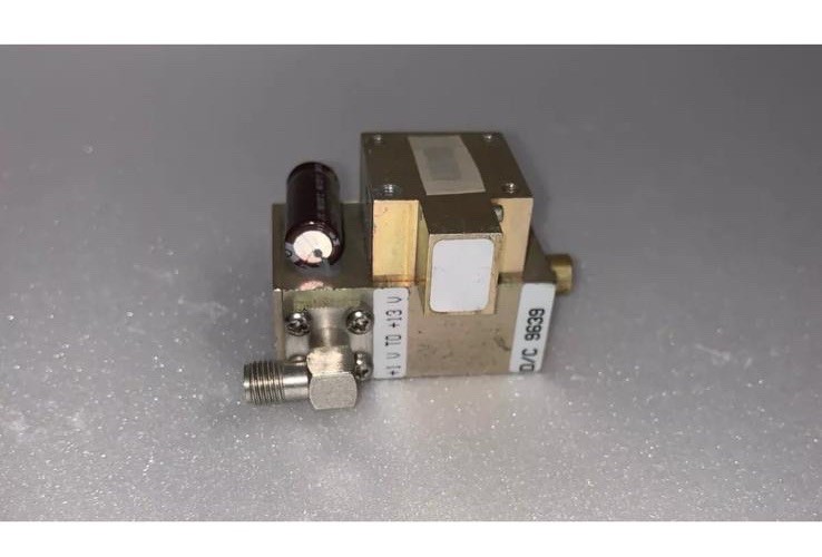 MICROWAVE OSCILLATOR TUNABLE 24Ghz DRO .TESTED