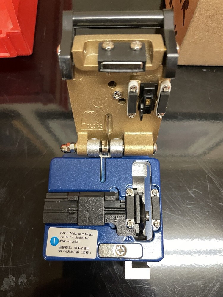 Fiber Optic Cleaver Complete With Adjusting Tools And Instructions.