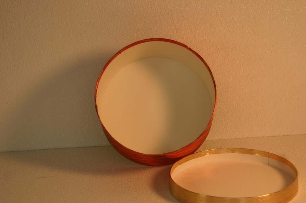 Gift Boxes 10 inch Round Red & Gold