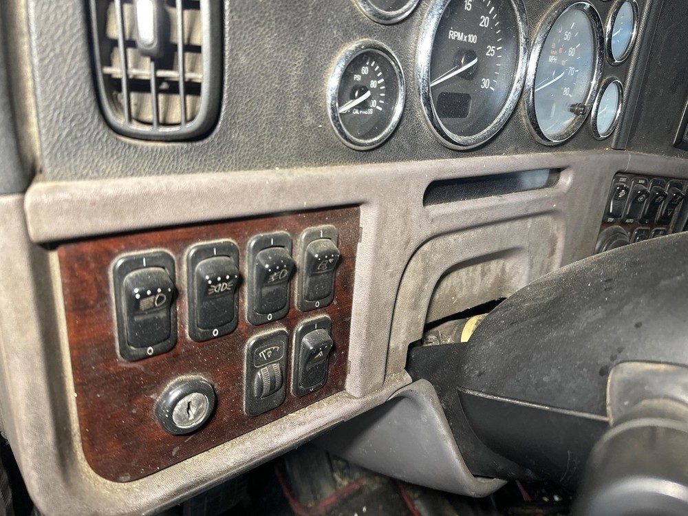 2006-2015 Peterbilt 386 TRIM OR COVER Dash Panel - Used