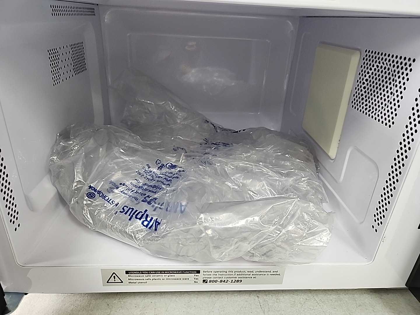 NEW Black & Decker Digital Microwave Oven w/Turnable Push-Button Door 0.9 Ft.