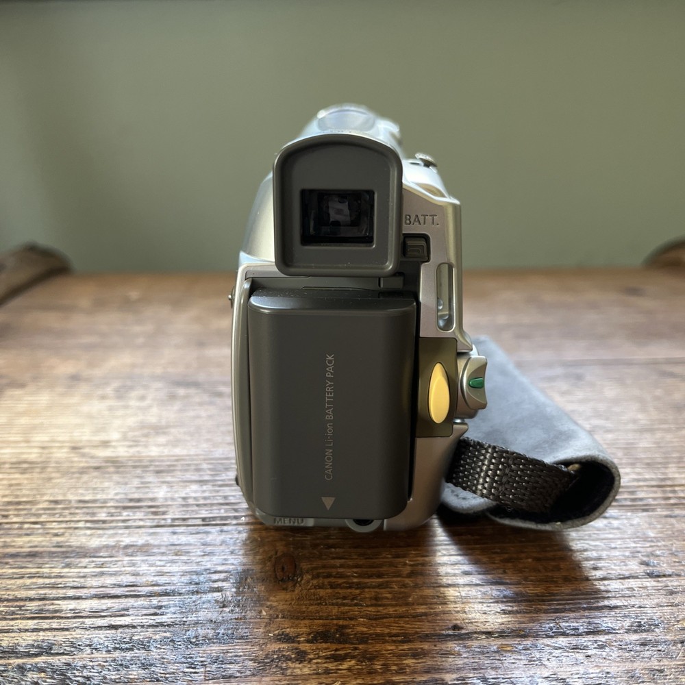 Canon MV800 Camcorder Silver plus charging cable & case Tested & working