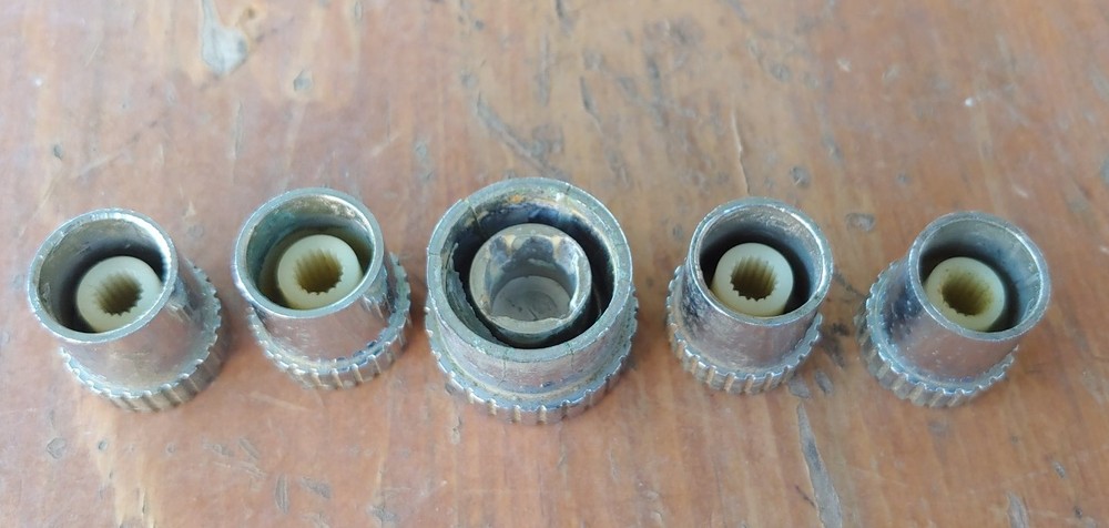 Lot of 5 Vintage UNBRANDED Plastic CONTROL KNOBS