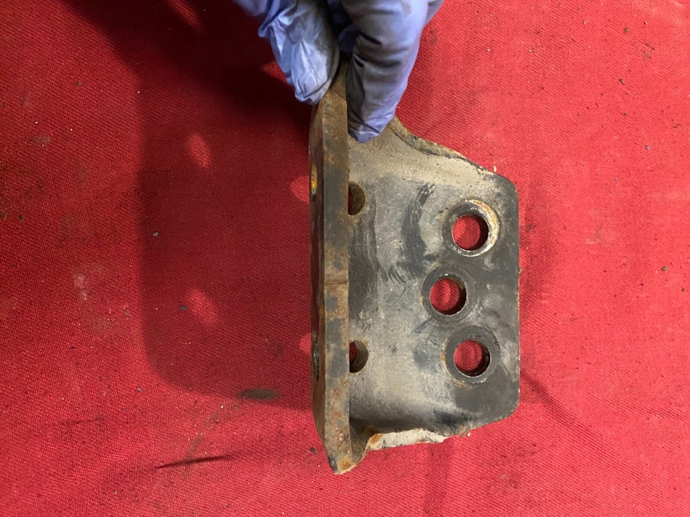 MACK CXU613 TOP BRACKET 20730596