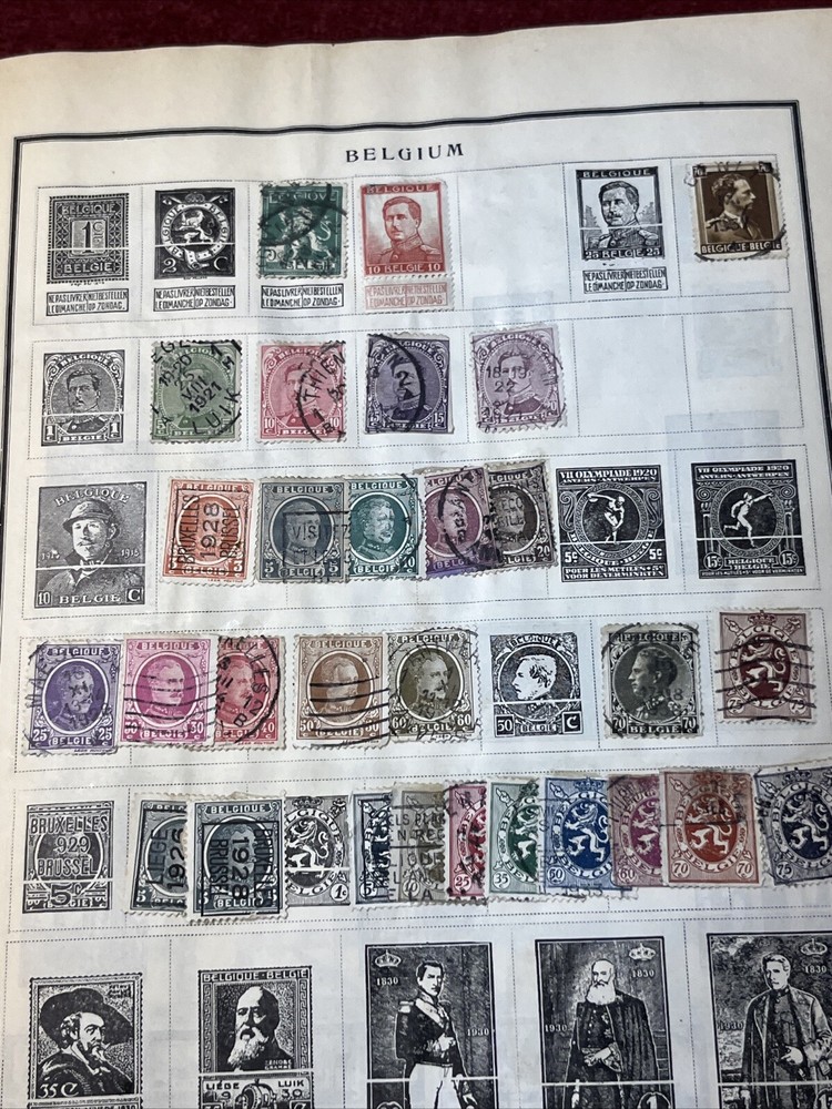 VINTAGE 1935 SCOTT MODERN POSTAGE STAMP ALBUM 900+ FOREIGN STAMPS
