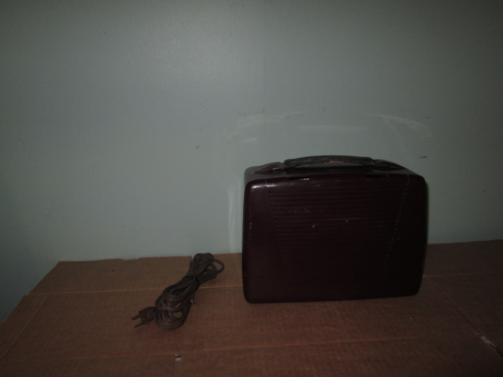 Philco Transitone 49-602 Vintage AM 5 Tube Radio Burgandy Brown