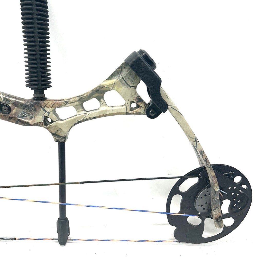 Bear Encounter Bow RH 27-32" / 60lbs.
