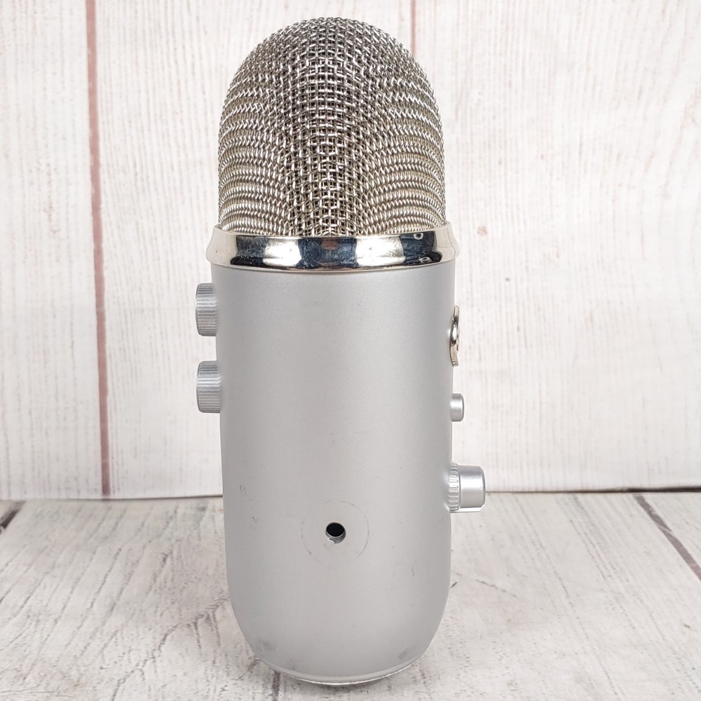 Blue Yeti Professional Multi-Pattern USB Microphone P/N: 888-000325 A - TESTED