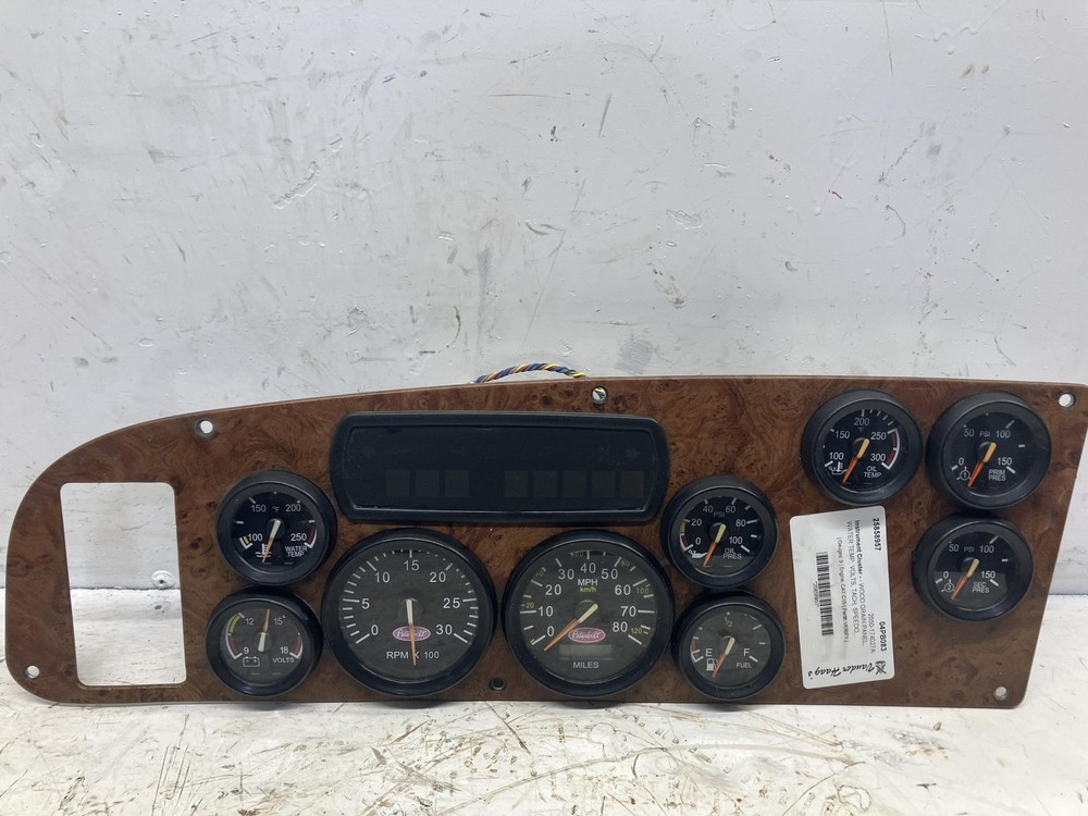 2000-2005 Peterbilt 387 Speedometer Instrument Cluster - Used