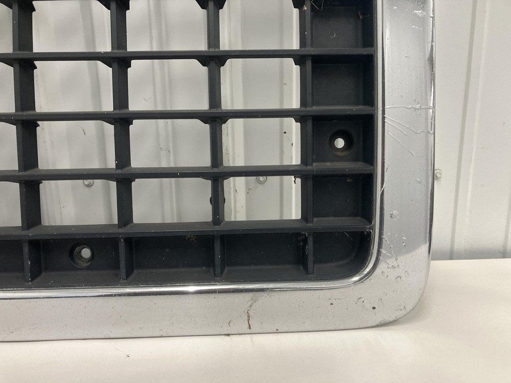 2003-2017 Volvo VNL Grille - Used