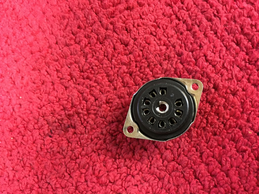 9EB CINCH   9 PIN TUBE SOCKET NOS