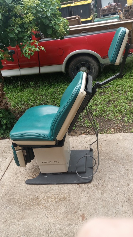 Midmark 75L Examination Chair