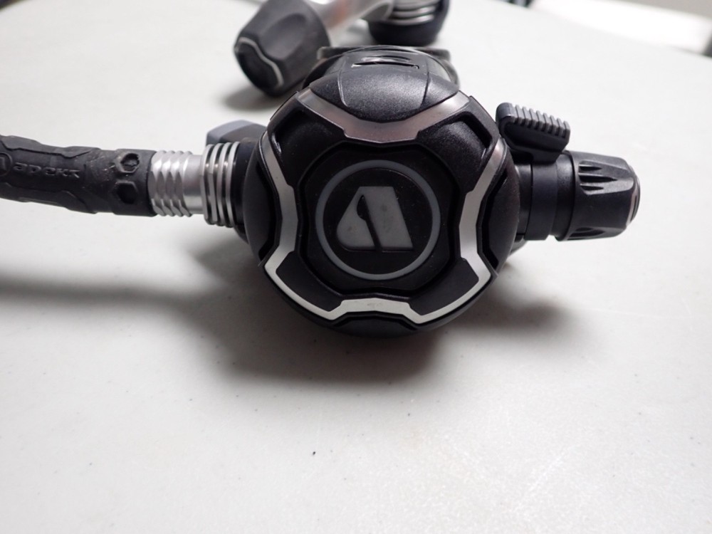 Apeks EVX 200 Regulator, Yoke