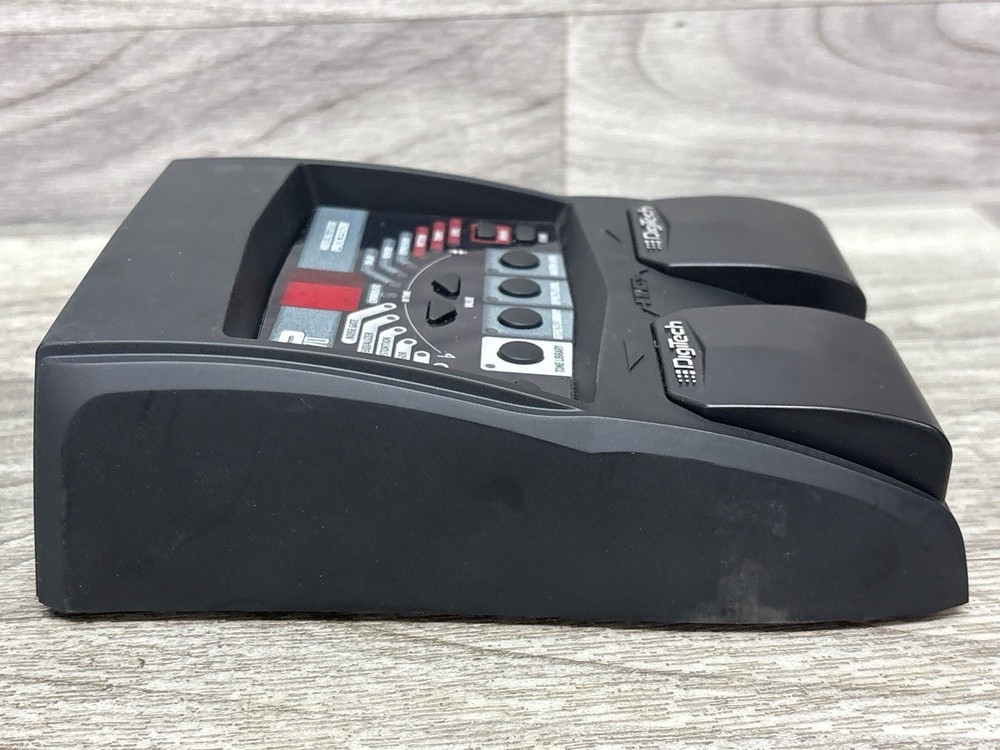 Digitech RP-70 Guitar Multi-Effects Processor with Amp Modeling (A1D026467)