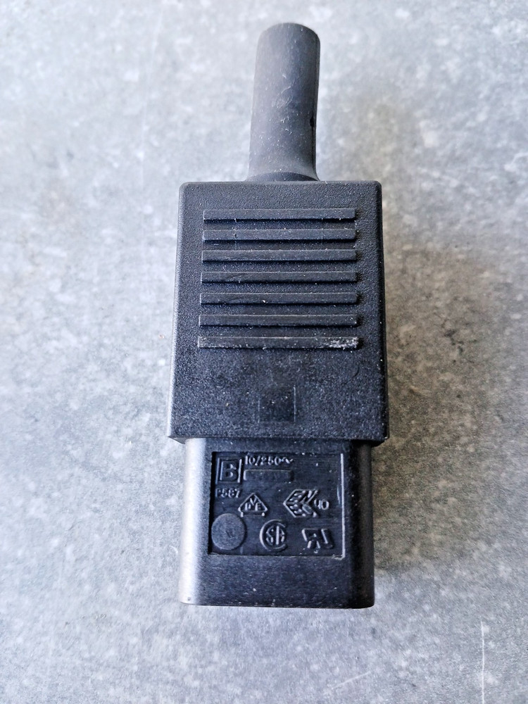 IC Socket female P587 250V  10 Amps