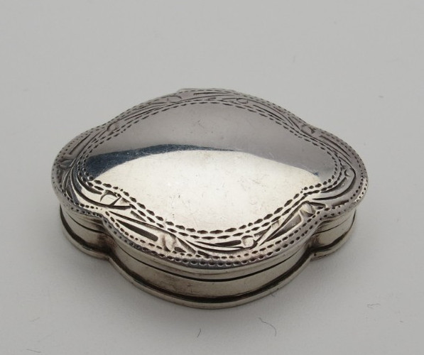 Sterling silver - London English vintage pill box hallmarked 11 grams 1.5 inch