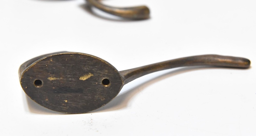4 VINTAGE HAT OF COAT HOOKS