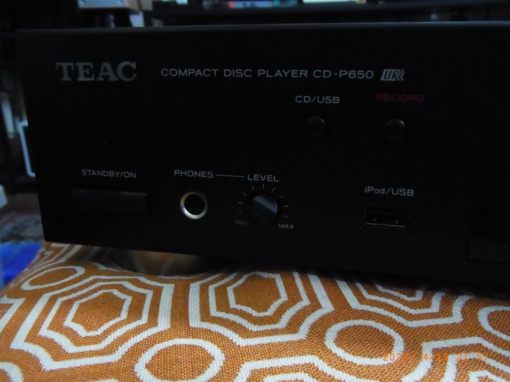 TEAC CD-P650 CD Player with USB Digital Interface Recording/Playback