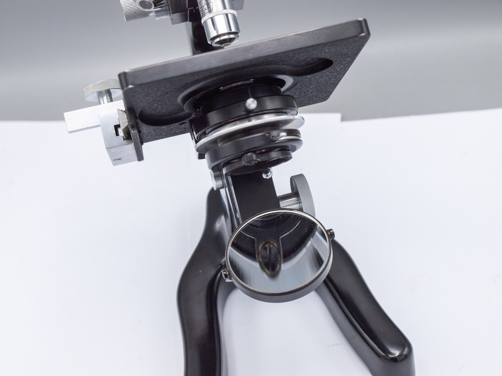 1945 - Ernst Leitz Wetzlar Compound Microscope w/ Case, 4 Objectives, Accs