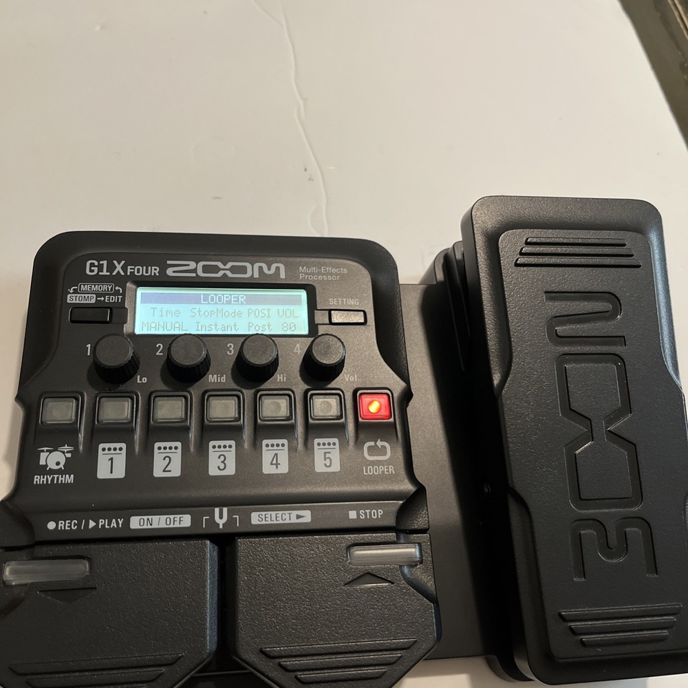 Zoom G1X FOUR Multi-effects Processor with Expression Pedal