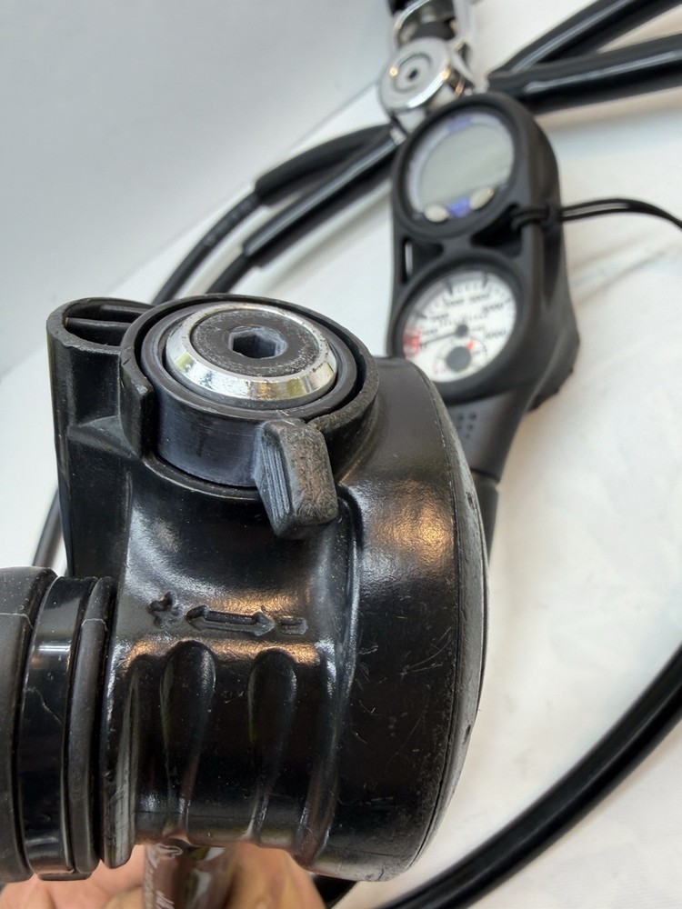 APEKS VALVE REGULATOR COMPUTER & GEAR (2019 CERTIFIED MODEL) READ DESCRIPTION!
