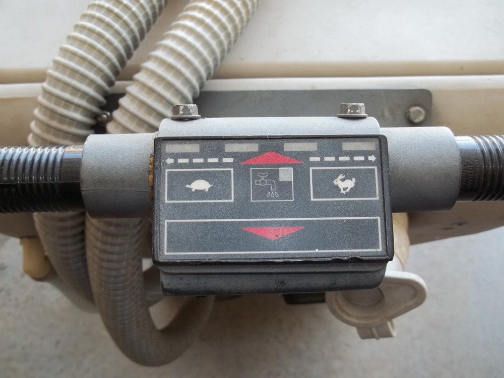 Advance carpet cleaning machine