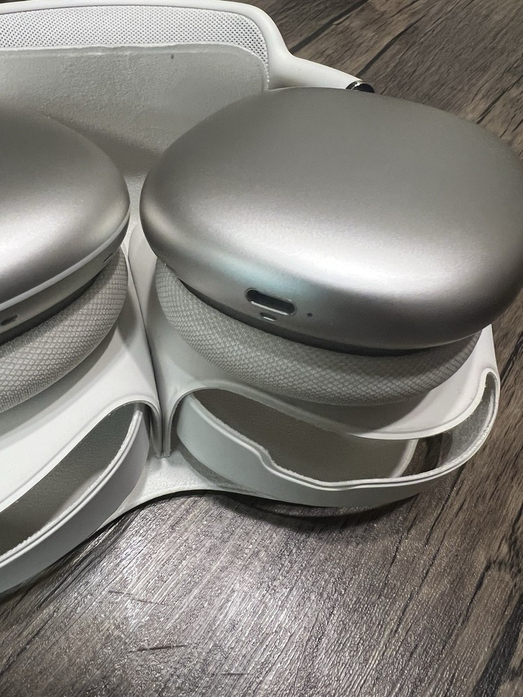 Apple AirPods Max A3184 USB-C Silver w/ Case & Cable