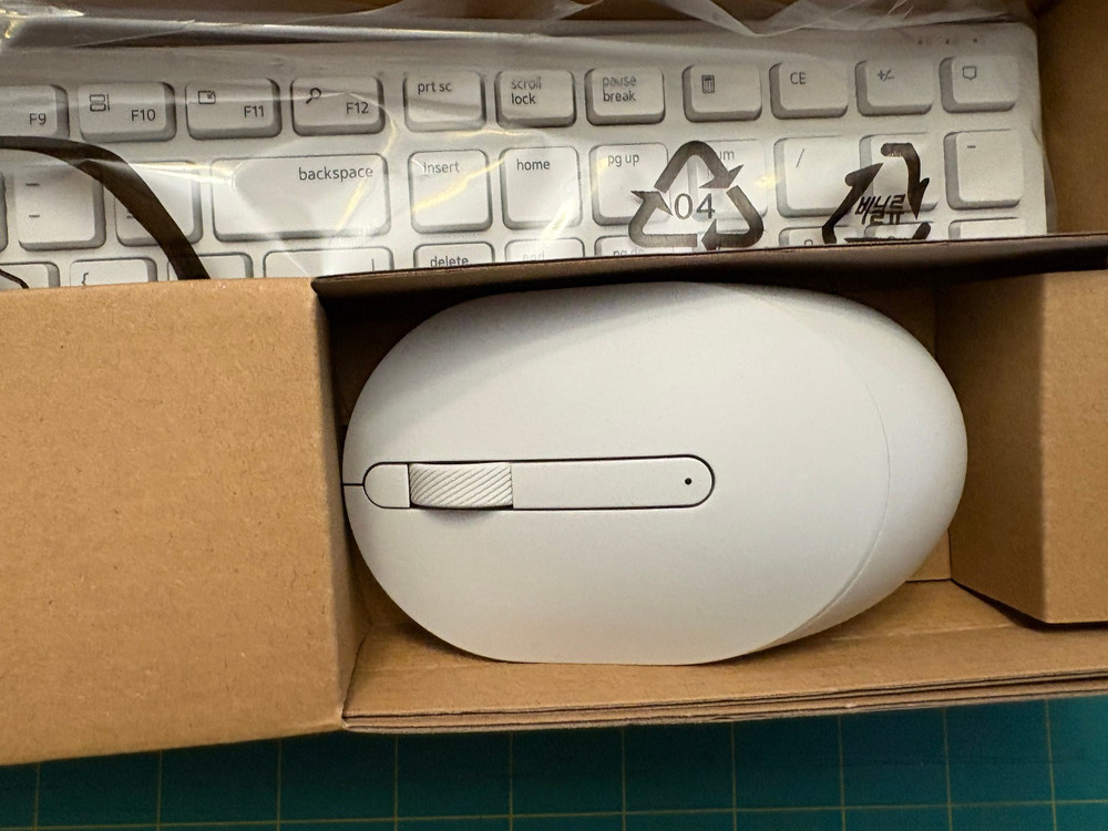 Dell Wireless Keyboard & Mouse (Model KB3121Wp)