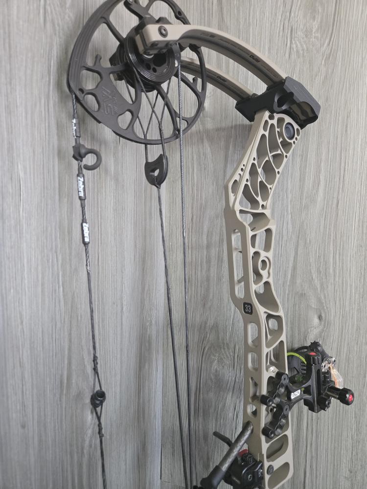 MATHEWS BOWS / ARCHERY PHASE 4 33 (PSO040697)