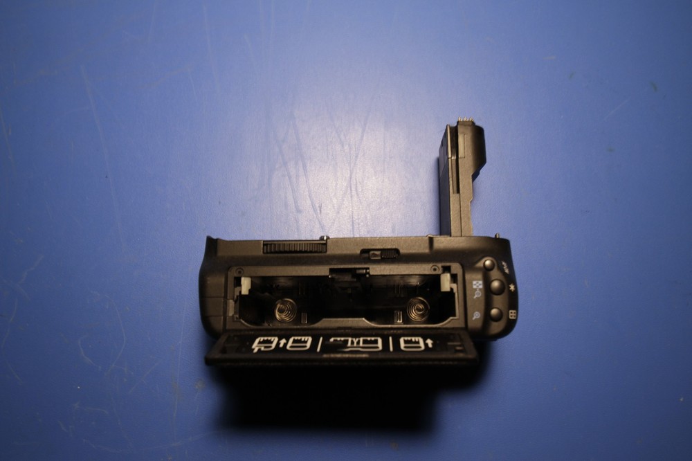 Canon OEM Battery Grip BG-E7 for EOS 7D
