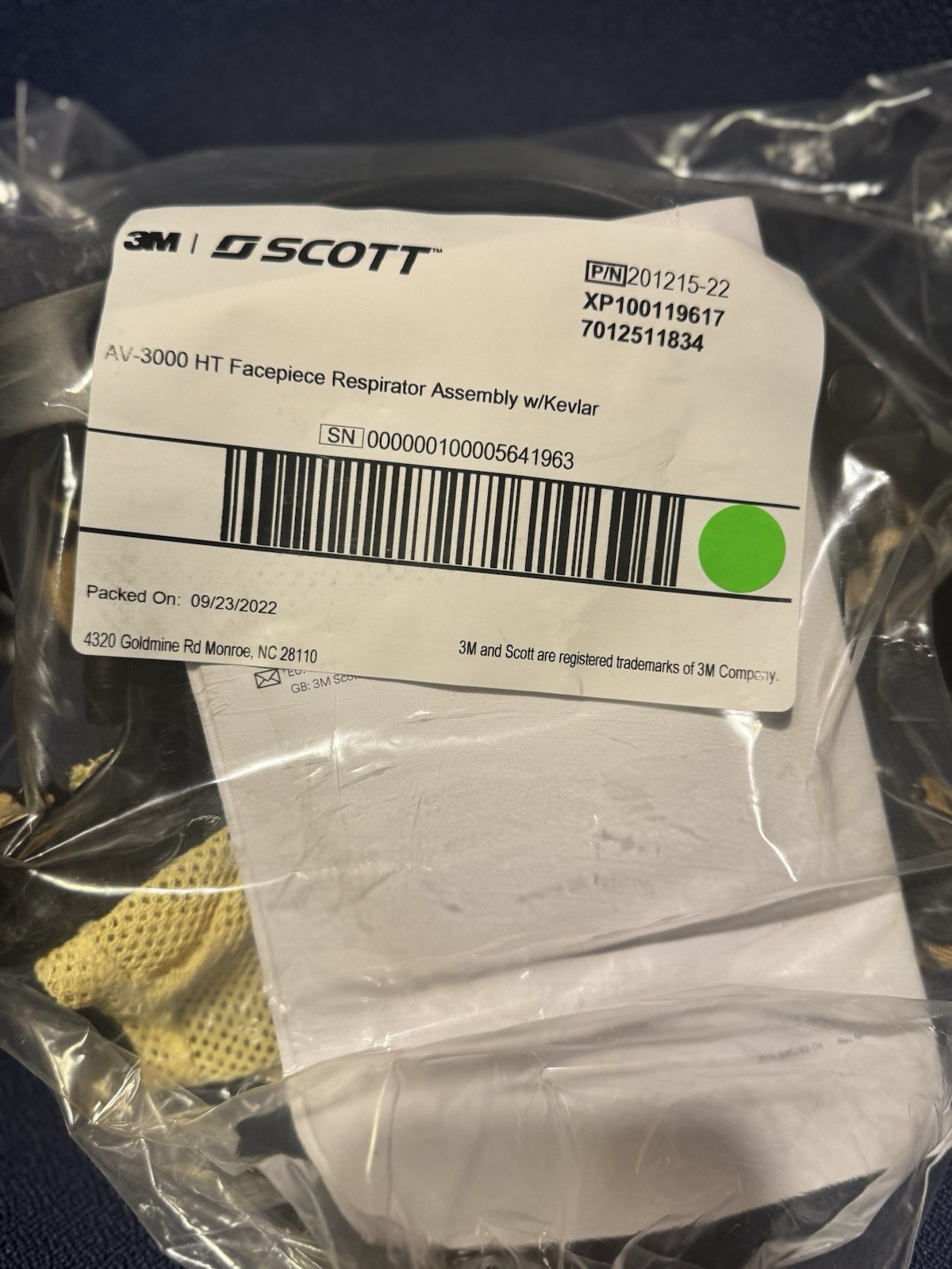 Scott AV-3000 HT MASK W/ KEVLAR NETTING, SIZE MEDIUM SCBA AIR PAK MASKS