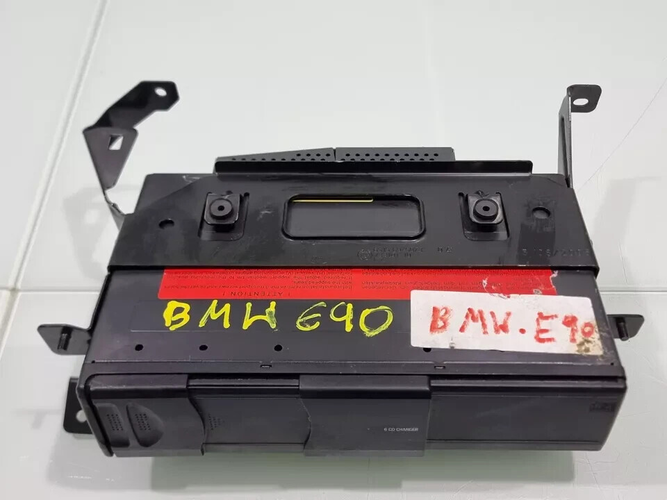 BMW E81 E87 E90 E91 E92 E93 1 3 SERIES 6-DISC CD CHANGER WITH MAGAZINE 6977759