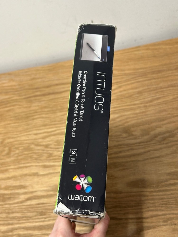 OPEN BOX Wacom CTH-480 Creative Intuos Pen & Touch Small Tablet Multi Touch