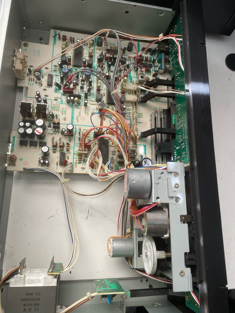 TEAC V-770 3-Head Cassette Deck