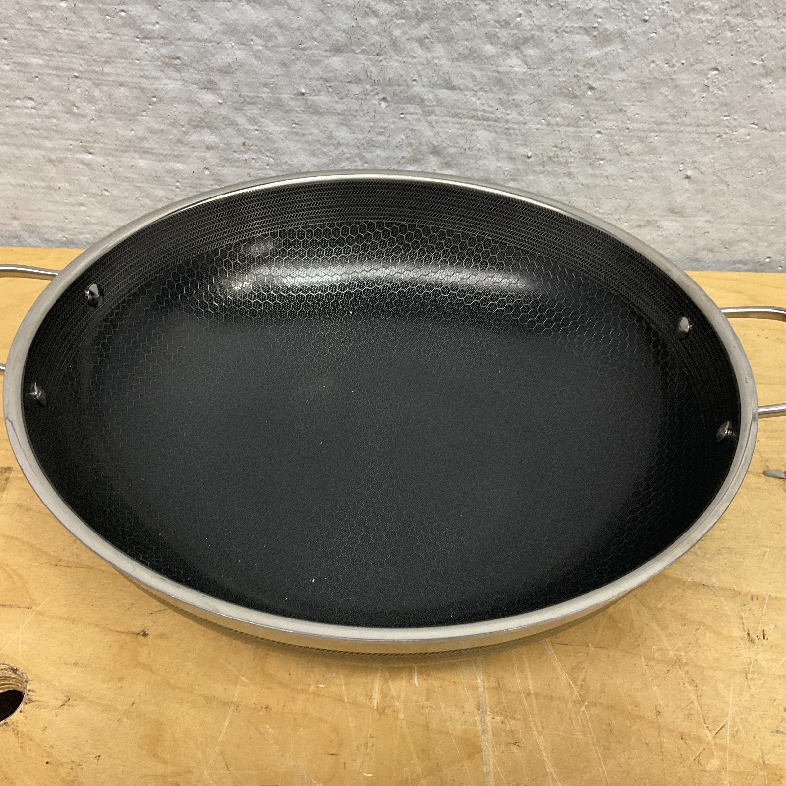 HexClad Hybrid Nonstick 14" Inch Wok W/ Stainless Steel Lid