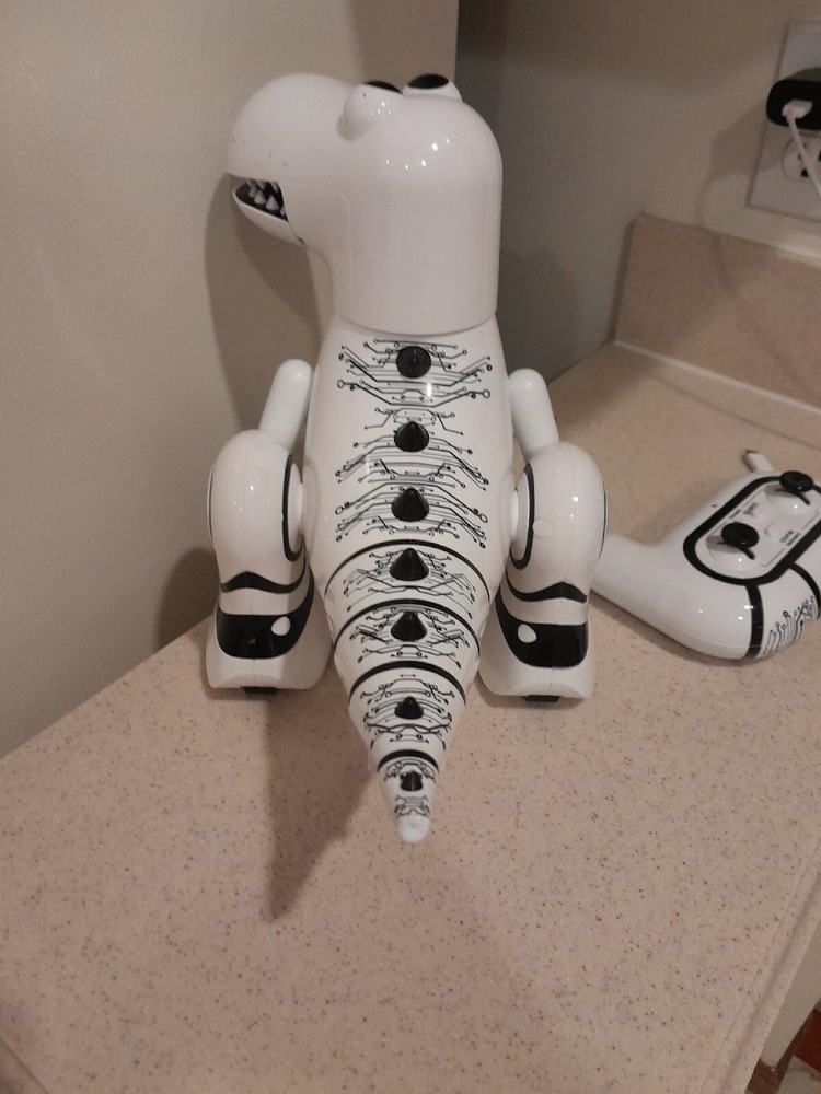 Sharper Image Interactive RC Robotosaur Dinosaur With Remote No Charger