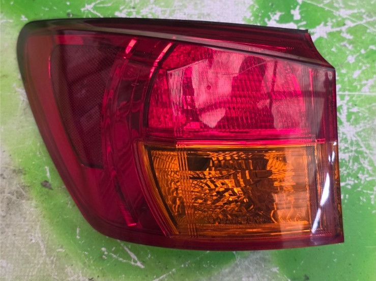 LEXUS IS250 2005-12 PASSENGER/LEFT SIDE TAIL LIGHT E111183