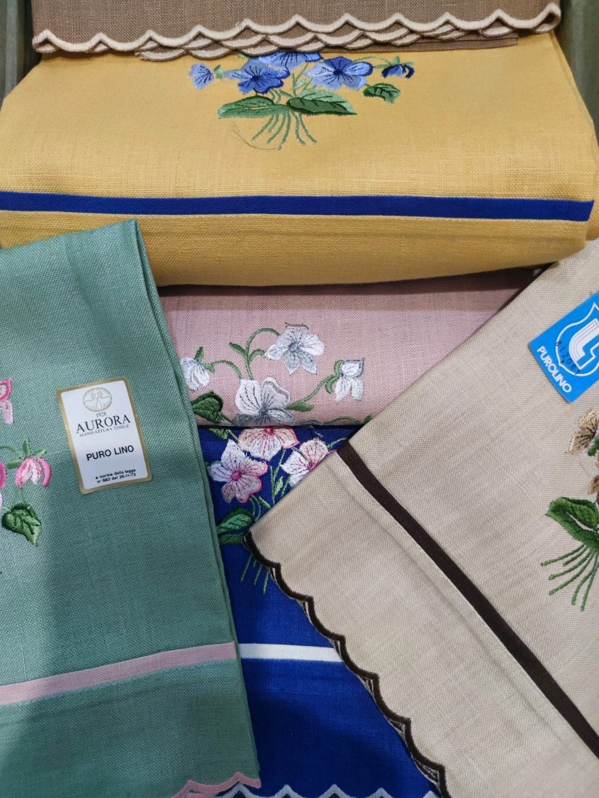 6 towels 💯 Pure linen embroidered, beautiful colored, in original packaging