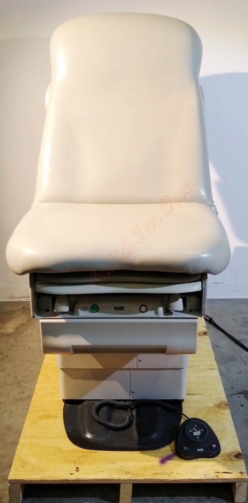 Midmark 623-008 Barrier Free Power Exam Table with Footswitch & Hand Controller